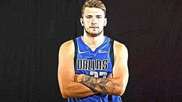 木塔力甫：邵导一直鼓励我们要有更高的目标、要前往欧洲发展（木塔力甫：在邵导的鼓励下，我们瞄准更高目标，迈向欧洲发展）