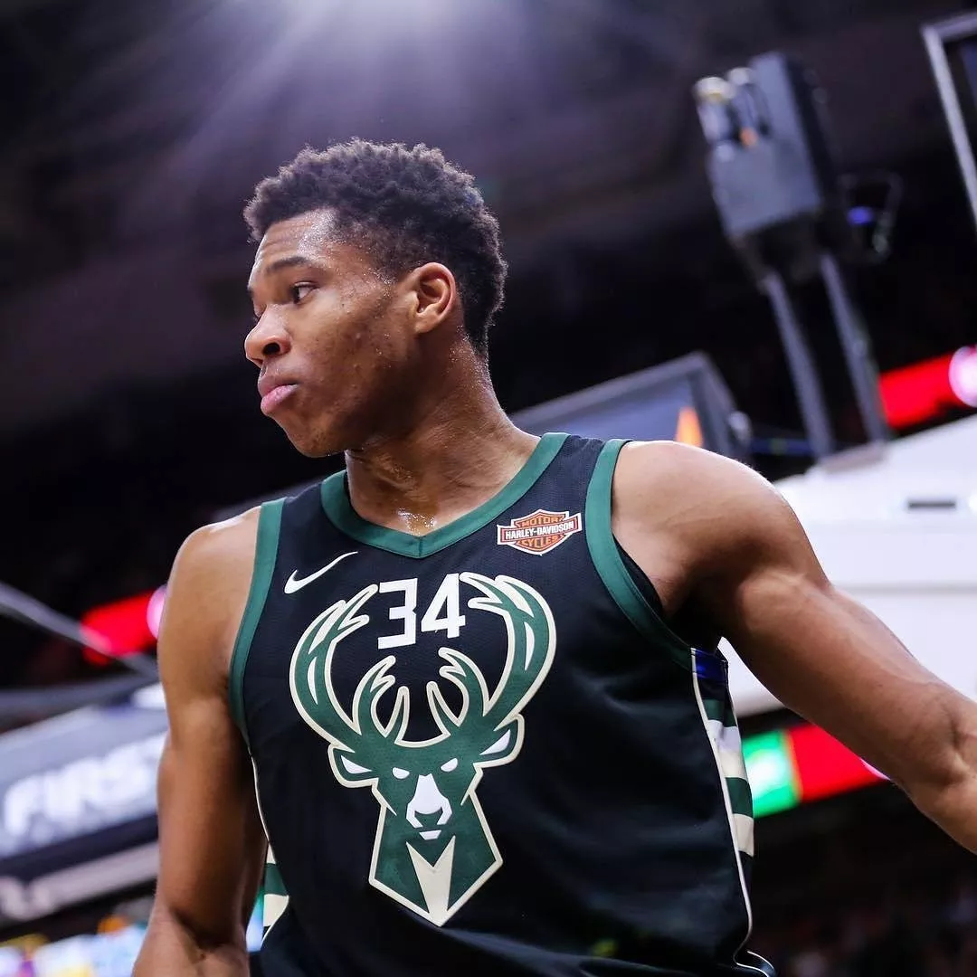 海牛vs三镇：5外援PK4外援，买乌郎先发，帕拉西奥斯替补（海牛对决三镇：五外援迎战四外援，买乌郎首发，帕拉西奥斯替补）