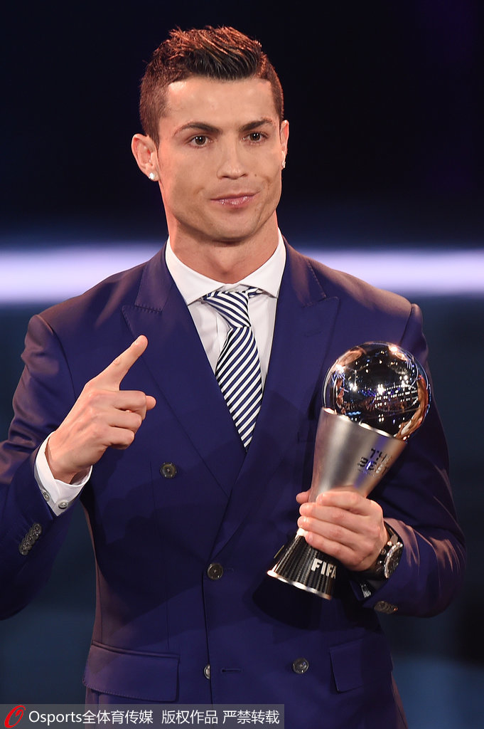 太阳报：森林后卫埃纳在养伤期间和其他球员的女友谈恋爱