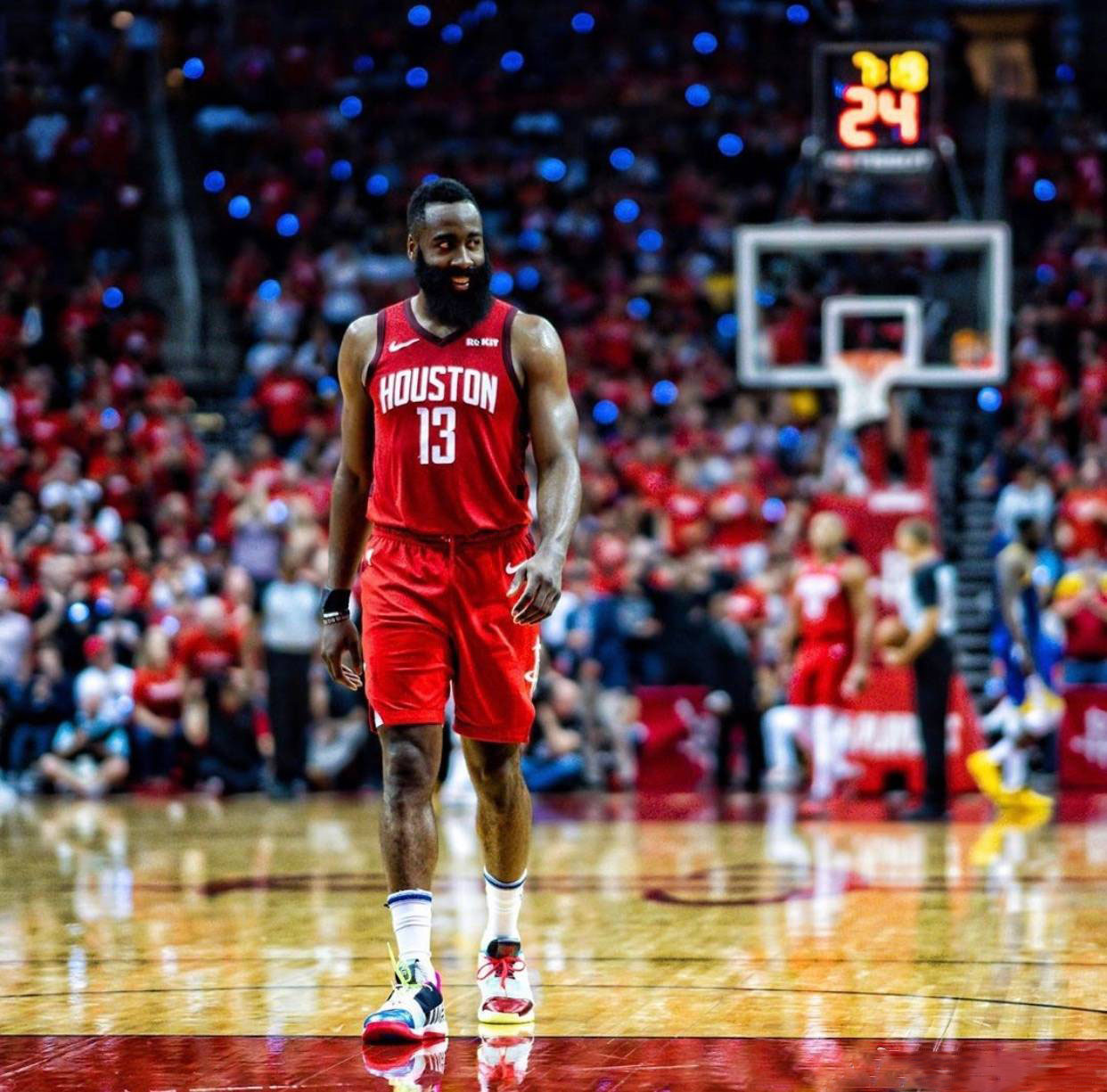 王博谈新援：桑普森&塔克和队友化学反应不错，还有融入空间（王博评新援：桑普森、塔克与队友默契不错 仍有磨合空间）