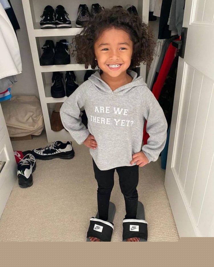 4-0横扫！意甲榜首易主，国米挤掉米兰，法布雷加斯惨败（4-0大胜！意甲领头羊易位，国米力压米兰，法布雷加斯遭惨败）