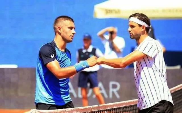 明对比的是 明对比的是